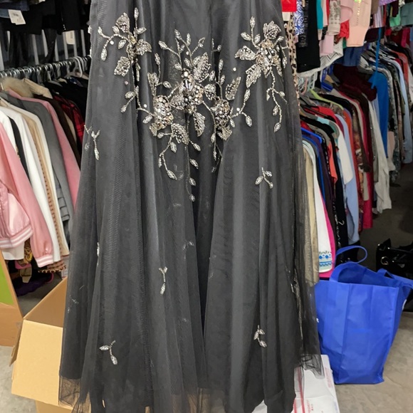 Massive Price Drop, 3\4 length gown - Picture 9 of 9